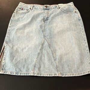New with tags Tommy Hilfiger women size 16 light denim skirt. So cute!